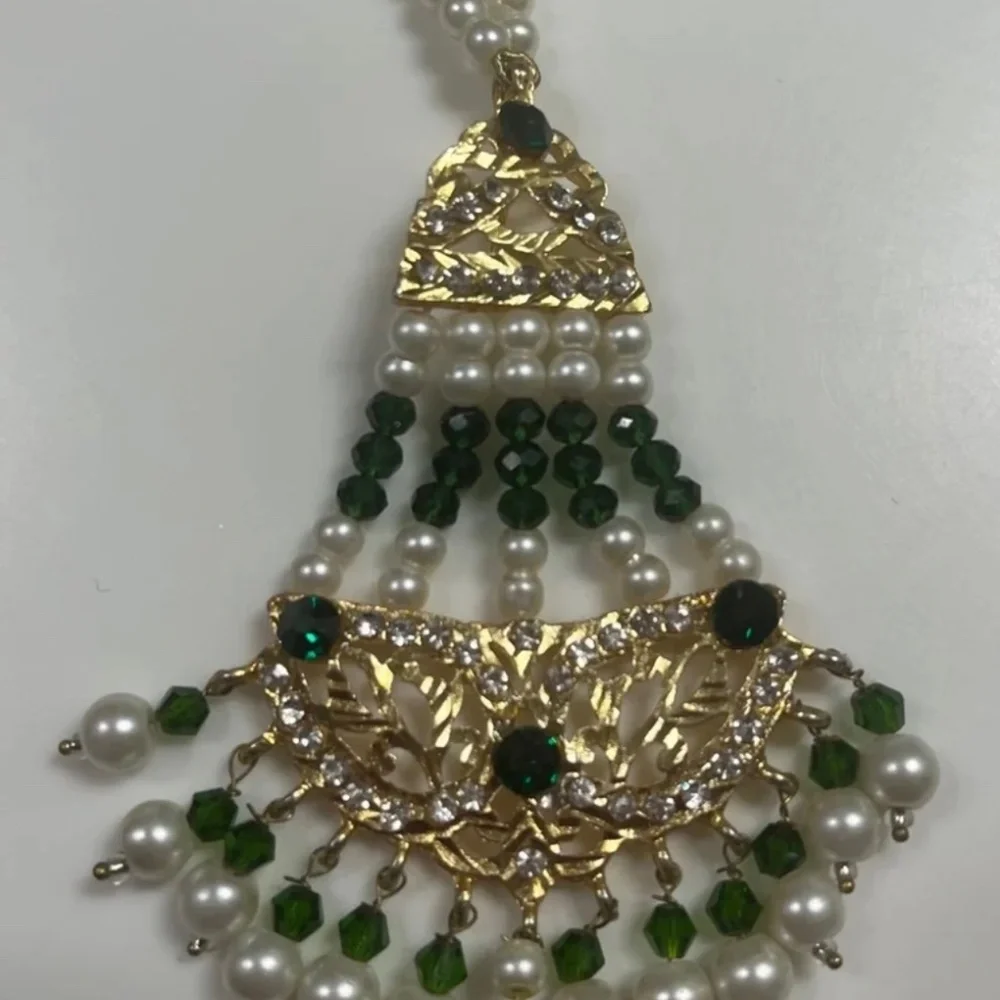 Eclectic Statement Kundan Style Indian Earrings Gold W/Green White Beads New - Picture 6 of 9